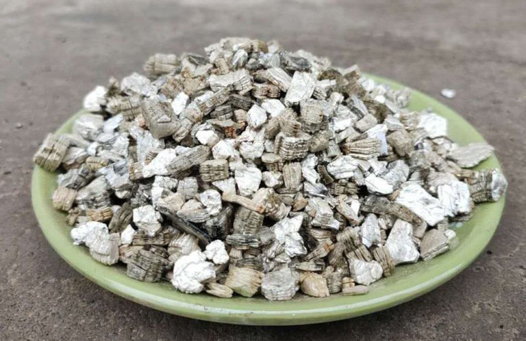 silver-white exfoliate vermiculite